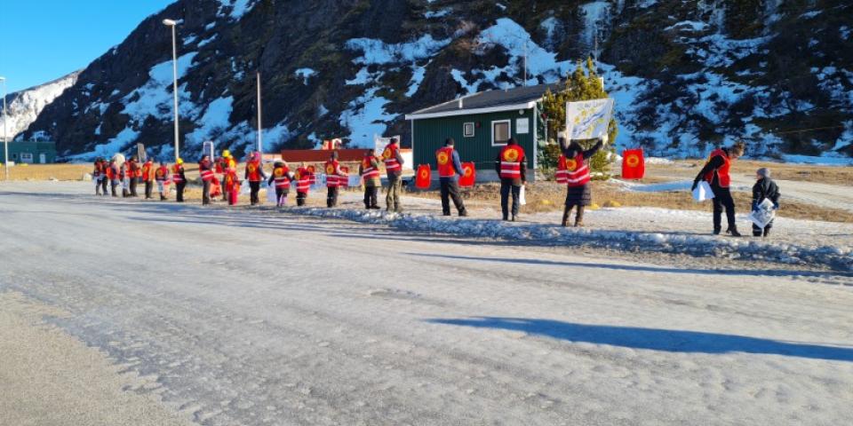 Demonstration i Narsaq. Foto Inga Gisladottir